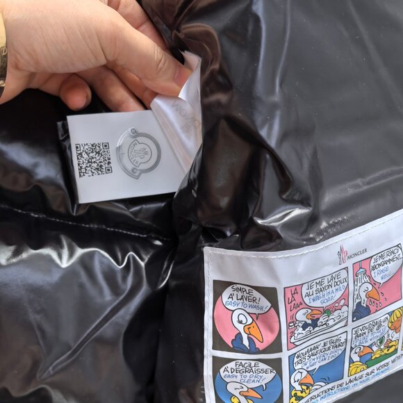 ⭐️Moncler women's top-grade warm down jacket⭐️ - Picture 6 of 6